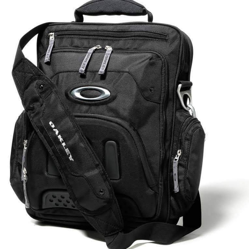 Oakley vertical messenger laptop bag